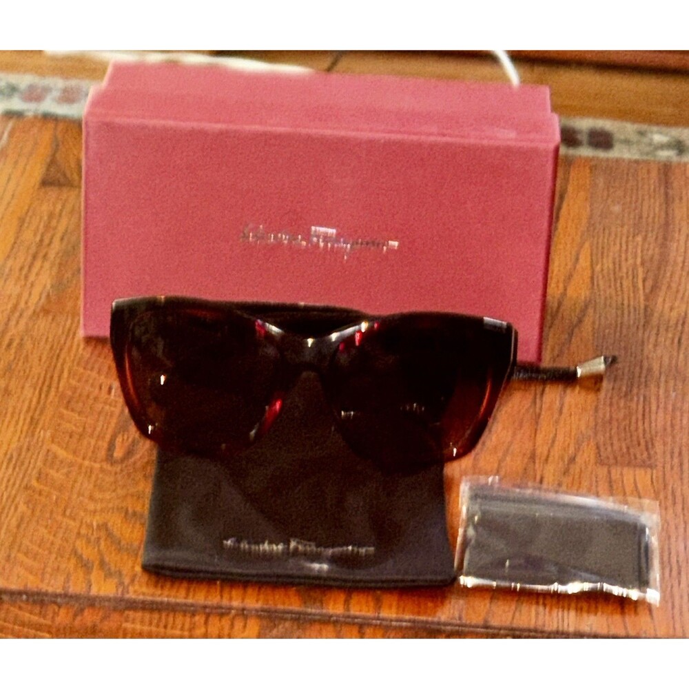 NEW Salvatore Ferragamo SF957S-214 Sunglasses 56mm 100% Authentic